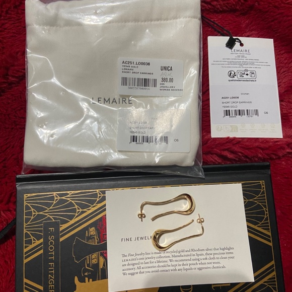 Lemaire short gold earrings - Picture 4 of 4